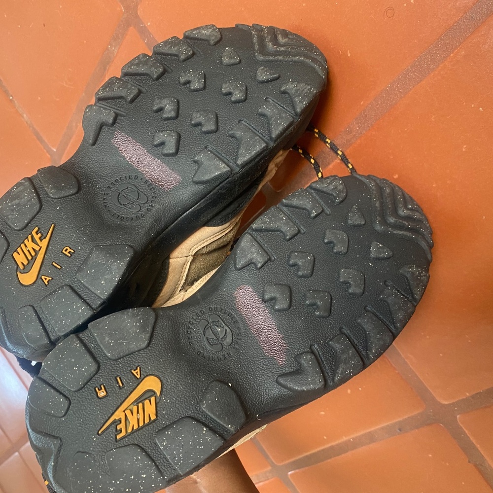 Nike Air Hiking Boots - Picture 8 of 11